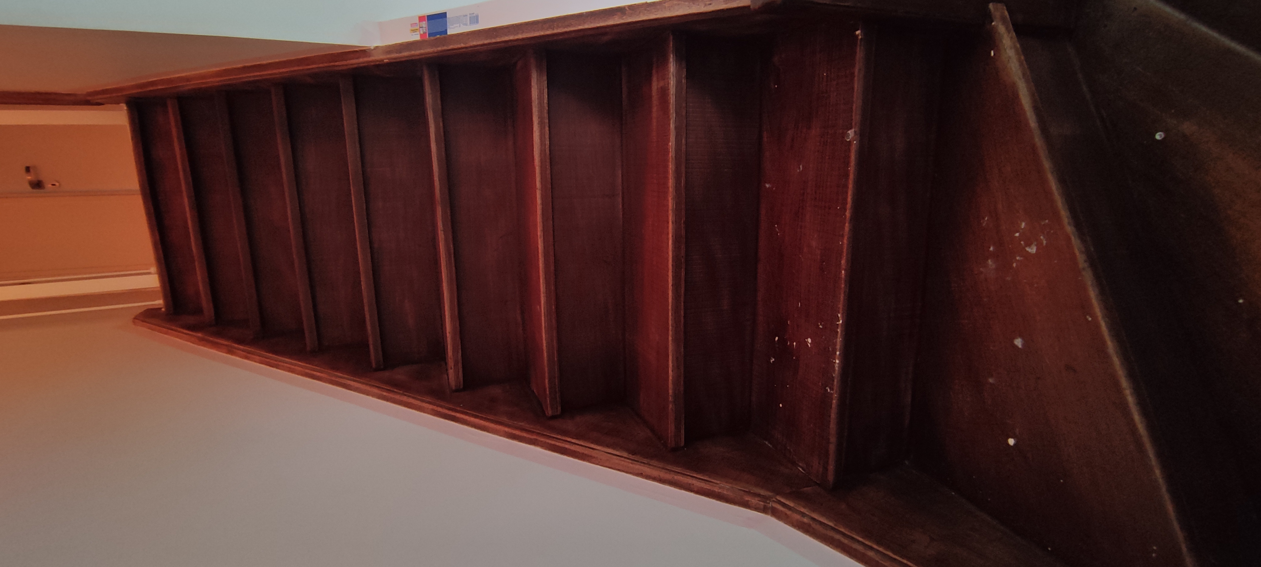 Avant — rampe escalier bois ancien